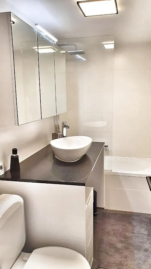 Cityview At Park Side, Antwerp, Free Indoor Parking Apartment